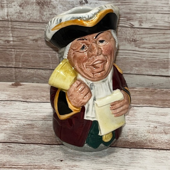 Mr. Tonsil The Town Crier The Doultonville Collection Royal Doulton Toby Jugs - Picture 1 of 12
